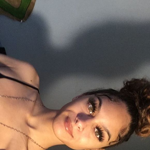 Meet your Posher, Dominique - Picture 1 of 1